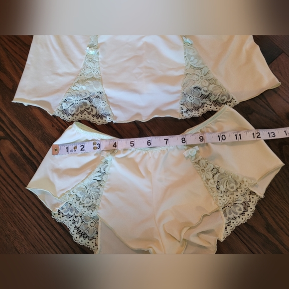 2 PC Lingerie Set, Like New, beautiful material, adjustable straps. - Picture 8 of 10